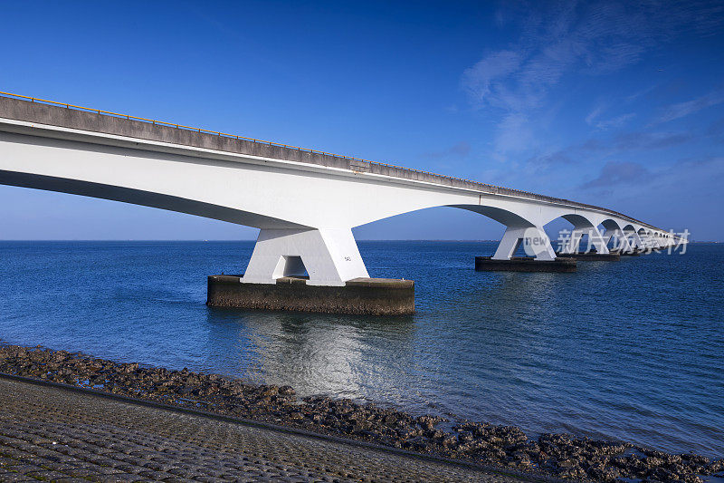 荷兰泽兰省的泽兰大桥(Zeelandbrug, Zeeland Bridge)